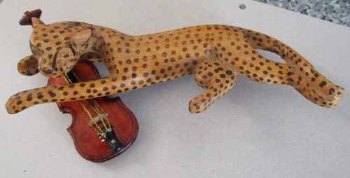 Gepard mit violine geschnitzte - gepard,